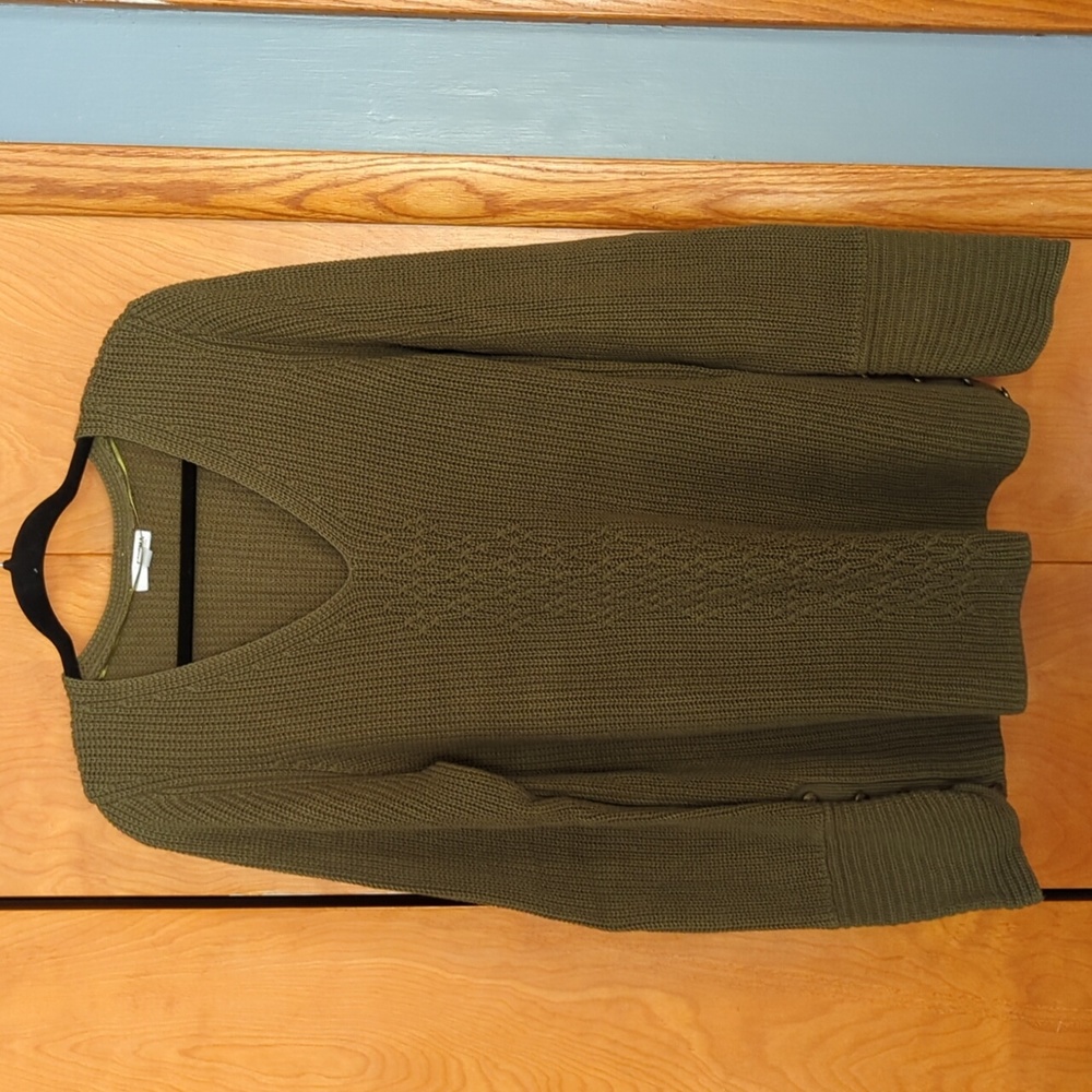 Women's long sleeve v-neck sweater